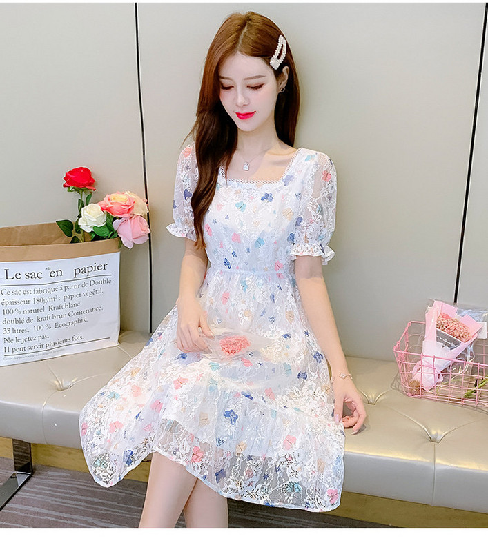 Stiilne naiste kleit pitsi ja kandilise kaelusega