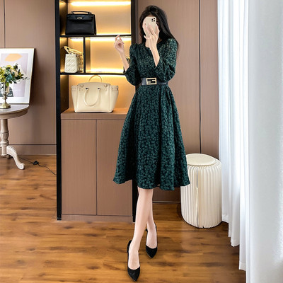 Moodne naiste kleit vöökohal