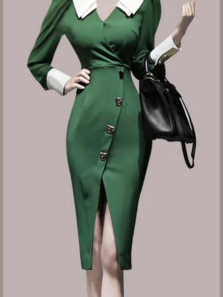 Liibuv naiste kleit nööpide ja lõhikuga