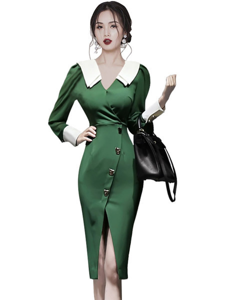 Liibuv naiste kleit nööpide ja lõhikuga