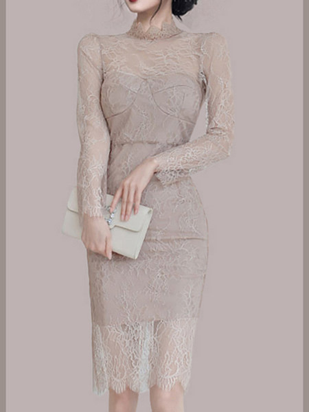 Elegantne pikkade varrukatega liibuv pitskleit