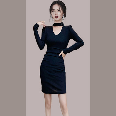 Stiilne naiste kleit spitsikaelusega