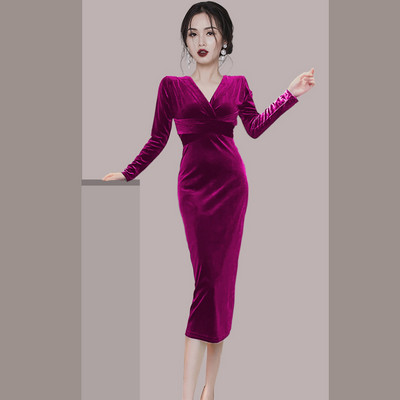 Naiste elegantne plüüsist sametkleit