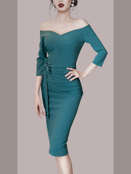 Naiste liibuv kleit langetatud õlgade ja paelaga