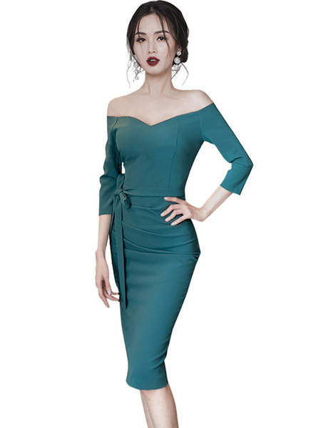 Naiste liibuv kleit langetatud õlgade ja paelaga