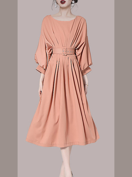 Moodne naiste kleit vöökohal ja pikkade varrukatega