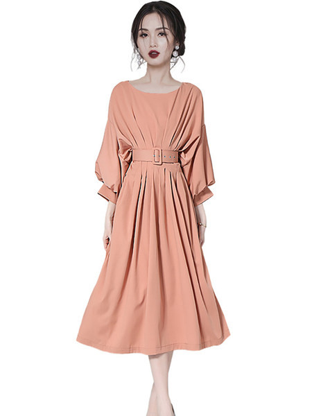 Moodne naiste kleit vöökohal ja pikkade varrukatega