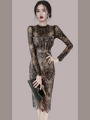 Naiste ümara kaelusega pitskleit