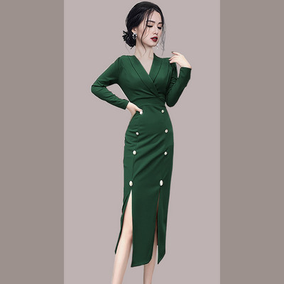 Κομψό φόρεμα με σκισίματα και κουμπιά