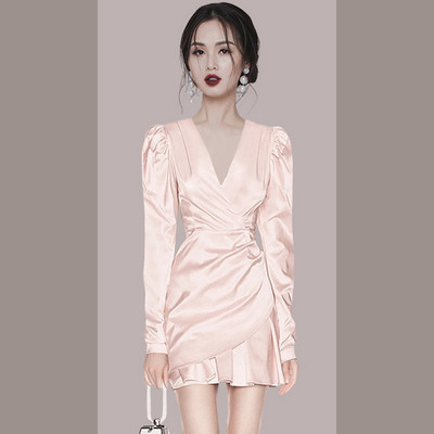 Uut mudelit spits kaelusega naiste kleit