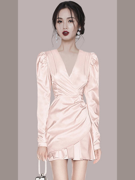 Uut mudelit spits kaelusega naiste kleit