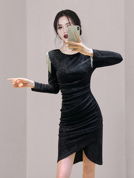 Rochie moale elegantă, cu decolteu oval și mâneci lungi