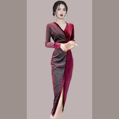 Elegantne naiste sametkleit lõhikuga