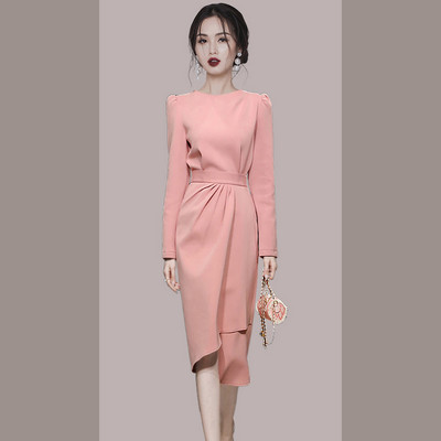 Uue mudeliga naiste kleit pikkade varrukatega roosa