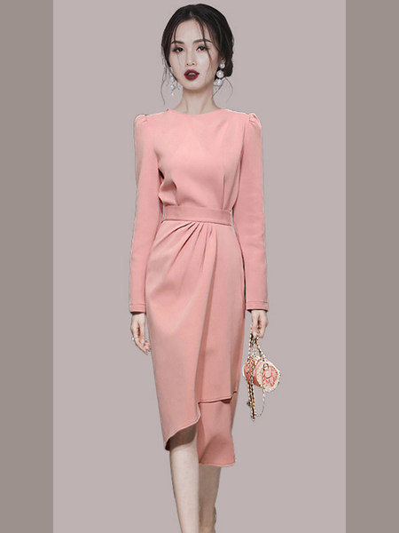 Uue mudeliga naiste kleit pikkade varrukatega roosa