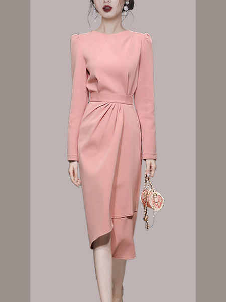 Uue mudeliga naiste kleit pikkade varrukatega roosa