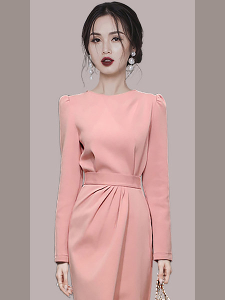 Uue mudeliga naiste kleit pikkade varrukatega roosa