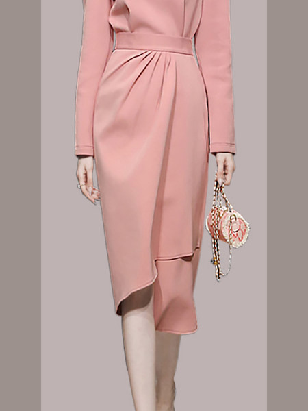 Uue mudeliga naiste kleit pikkade varrukatega roosa