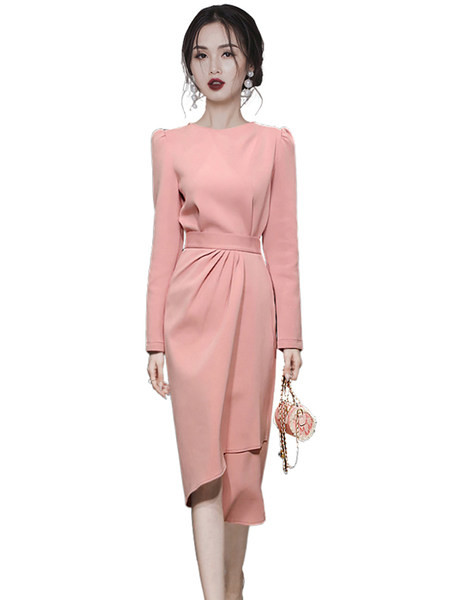 Uue mudeliga naiste kleit pikkade varrukatega roosa