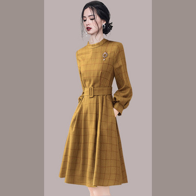 Rochie dama in carouri cu maneci lungi si decor curea