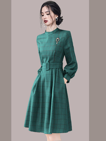 Rochie dama in carouri cu maneci lungi si decor curea