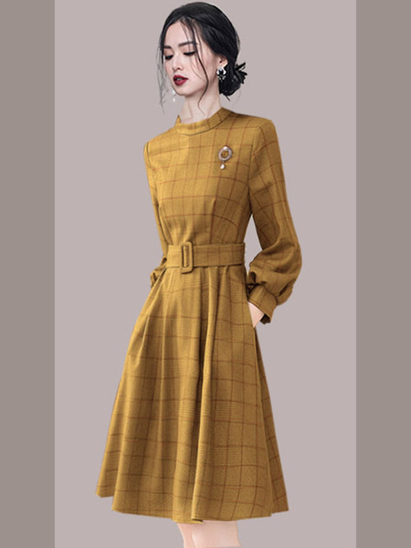 Rochie dama in carouri cu maneci lungi si decor curea