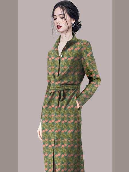 Naiste kleit vöö ja nööpidega