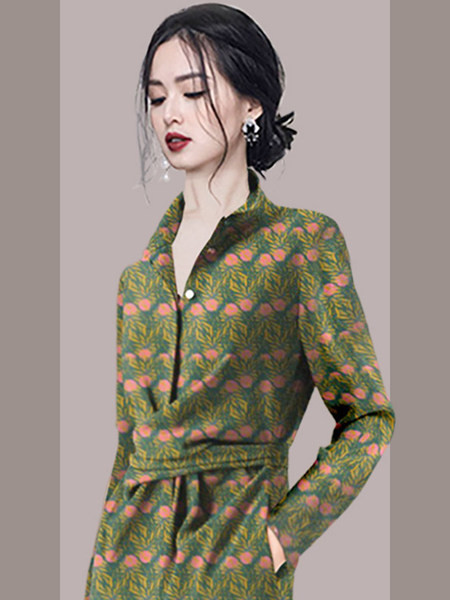 Naiste kleit vöö ja nööpidega