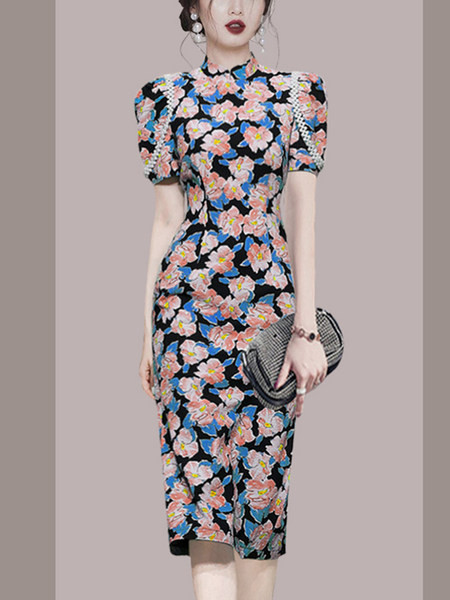 Värviline naiste kleit lühikeste varrukatega