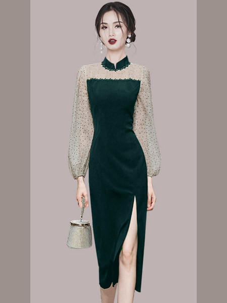 Pikk lõhiku ja tüllvarrukatega kleit