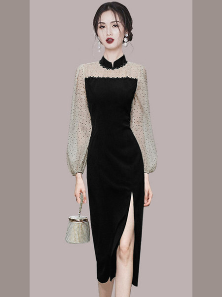 Pikk lõhiku ja tüllvarrukatega kleit