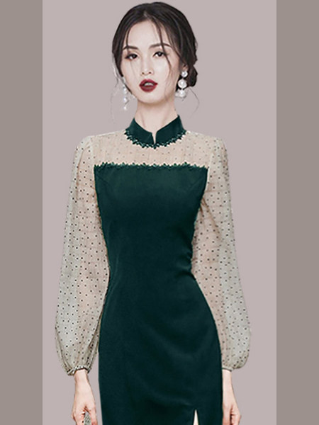 Pikk lõhiku ja tüllvarrukatega kleit