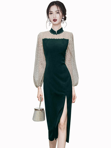 Pikk lõhiku ja tüllvarrukatega kleit