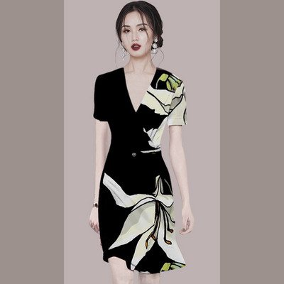 Kaasaegne naiste kleit spits kaelusega ja lillemustriga