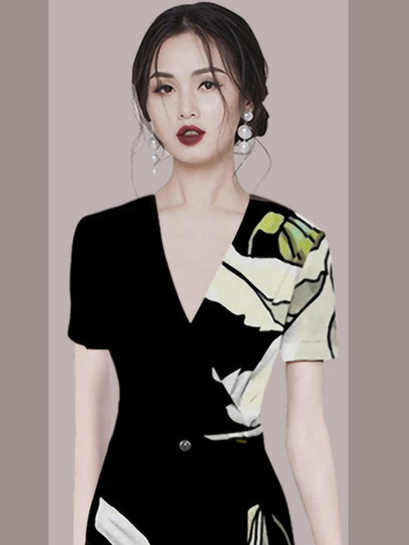 Kaasaegne naiste kleit spits kaelusega ja lillemustriga