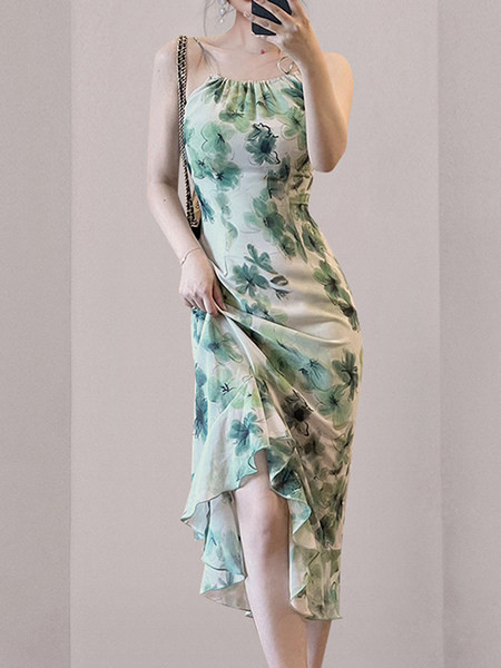 Lillemustri ja peenikeste rihmadega naiste kleit