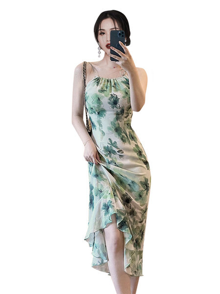 Lillemustri ja peenikeste rihmadega naiste kleit