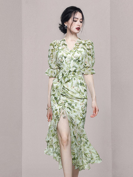 Rochie lunga de dama cu maneci scurte si motive florale