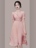 Kahes värvitoonis plisseeritud naiste kleit