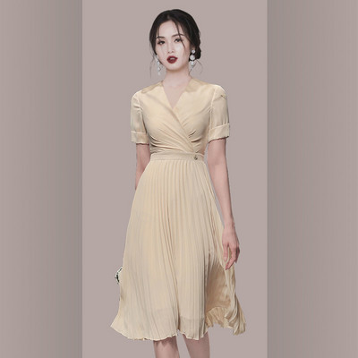 Kahes värvitoonis plisseeritud naiste kleit