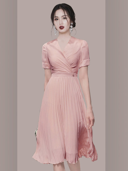 Kahes värvitoonis plisseeritud naiste kleit