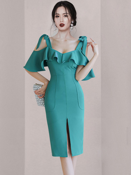 Stiilne naiste kleit paelte ja lokkidega