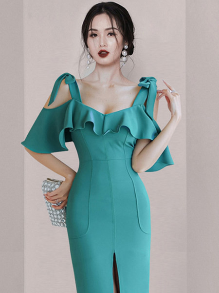 Stiilne naiste kleit paelte ja lokkidega