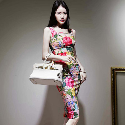 Värviline lillemustriga naiste kleit