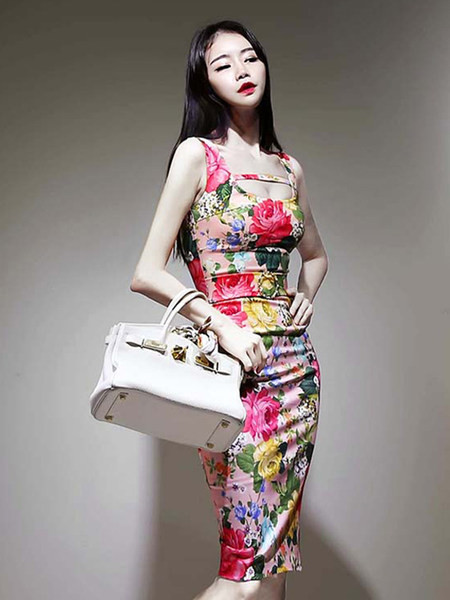 Värviline lillemustriga naiste kleit