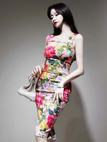 Värviline lillemustriga naiste kleit