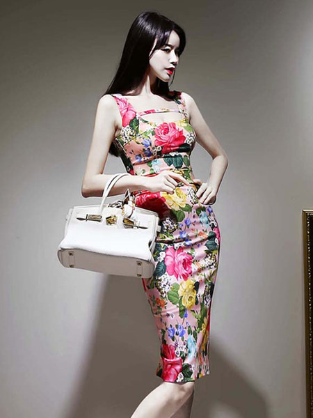 Värviline lillemustriga naiste kleit