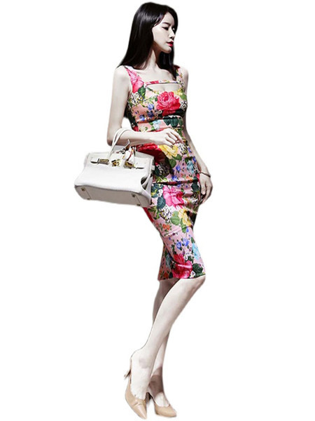 Värviline lillemustriga naiste kleit