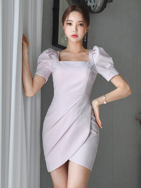 Elegantne ruudukujulise kaelusega naiste kleidi lühike mudel