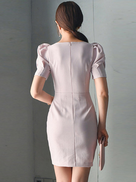 Elegantne ruudukujulise kaelusega naiste kleidi lühike mudel